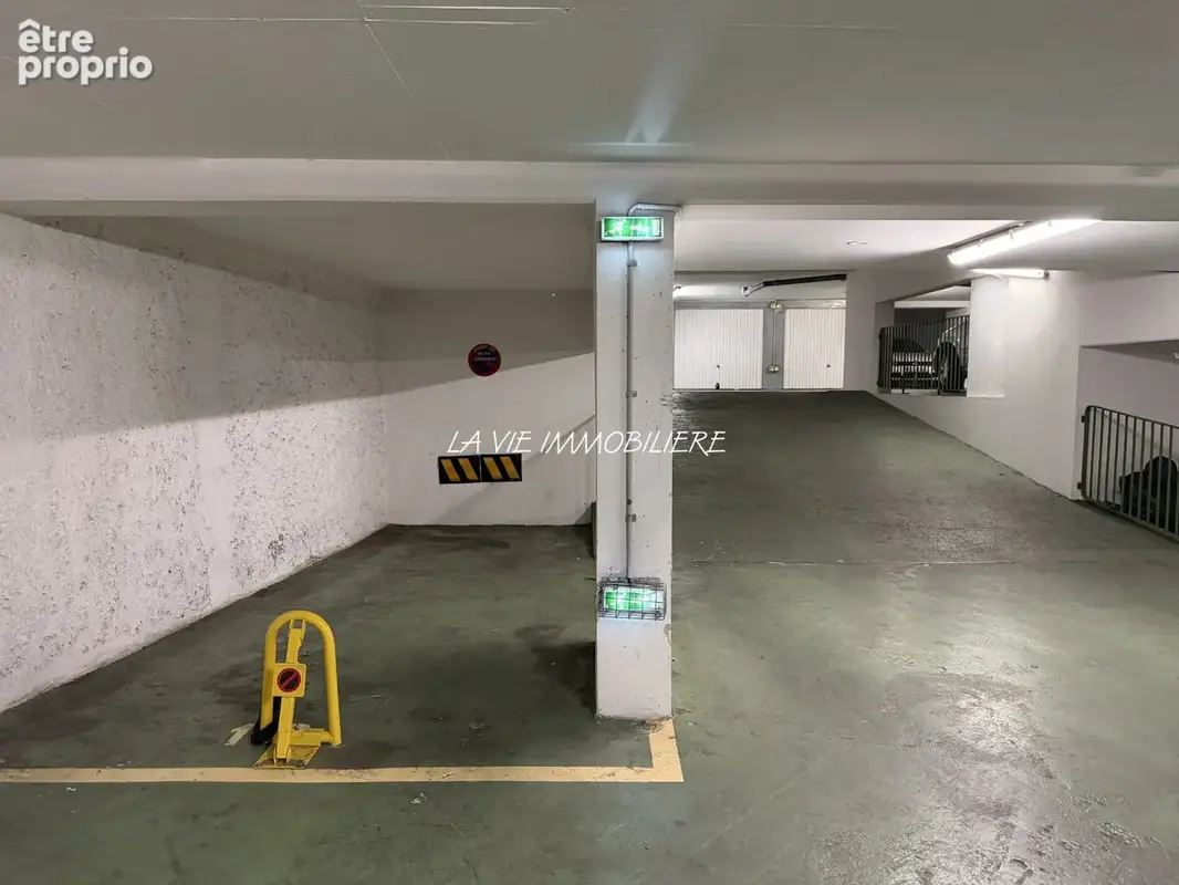 Parking à PARIS-11E
