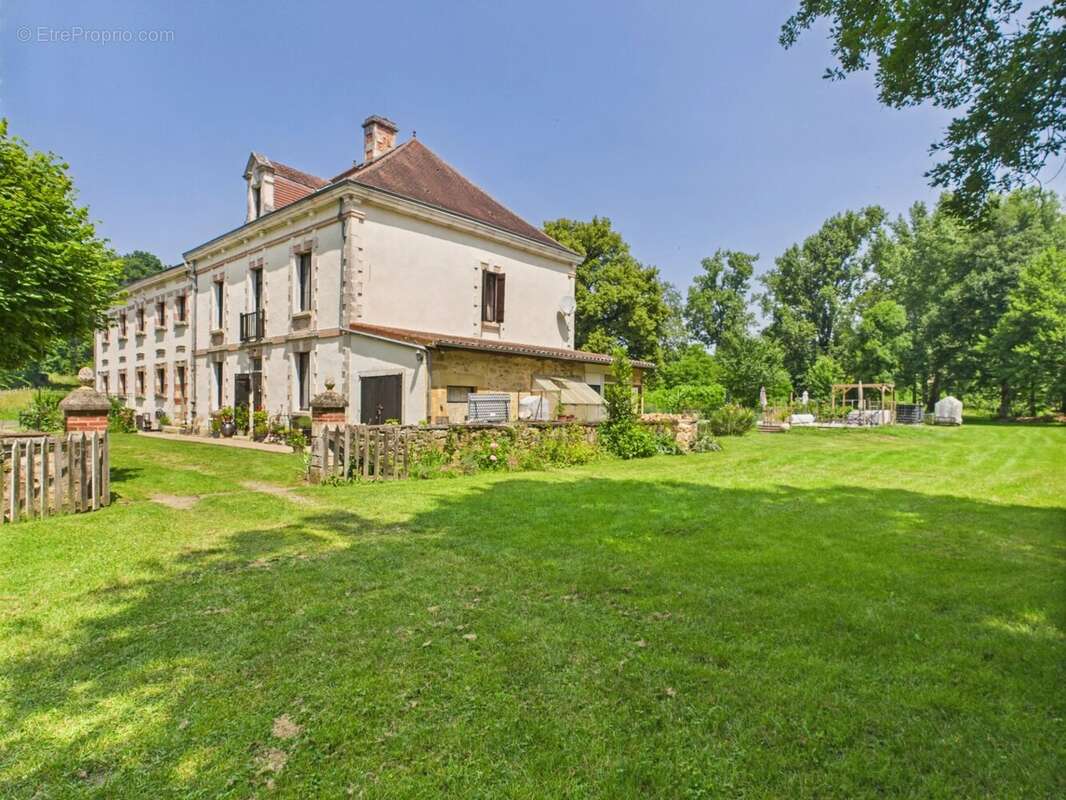 Maison à SAINT-MEDARD-D'EXCIDEUIL