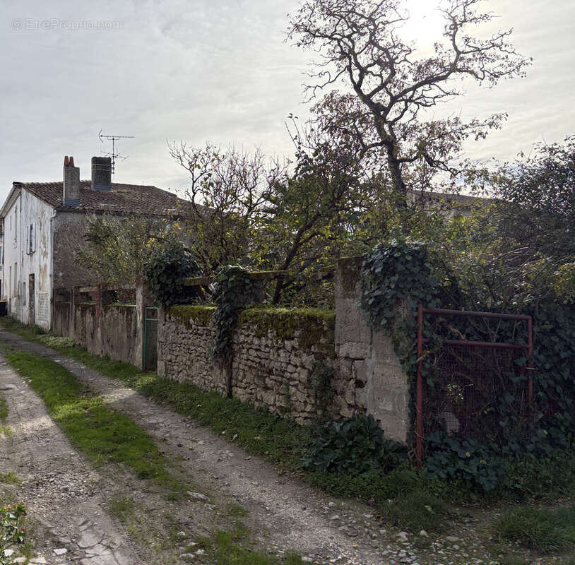 Maison à L&#039;EGUILLE