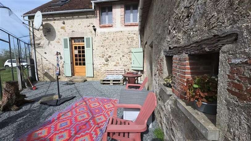 Maison à LUSSAC-LES-EGLISES