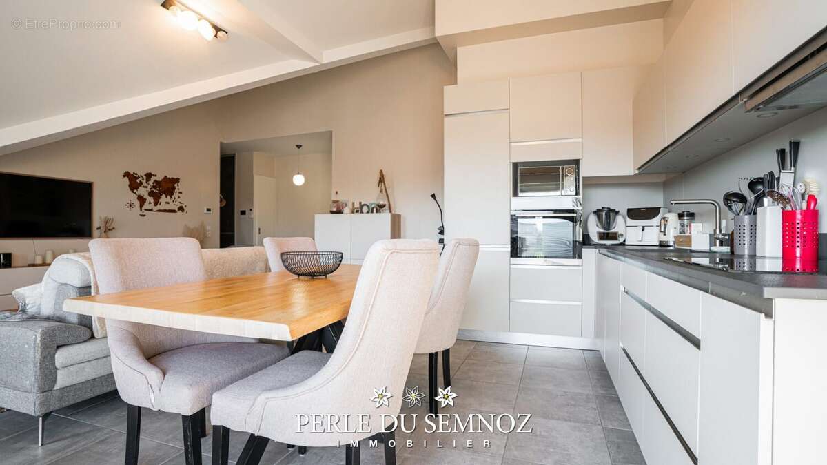 Appartement à POISY