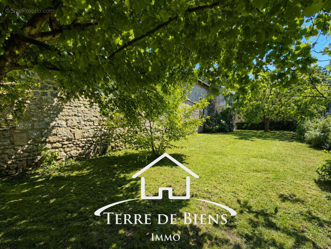 Maison de Caractère avec dépendances et jardin - photo 9