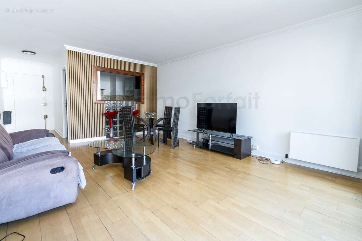 Appartement à COURBEVOIE