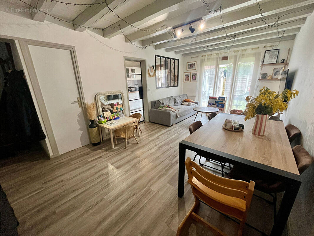 Maison à LES CLAYES-SOUS-BOIS