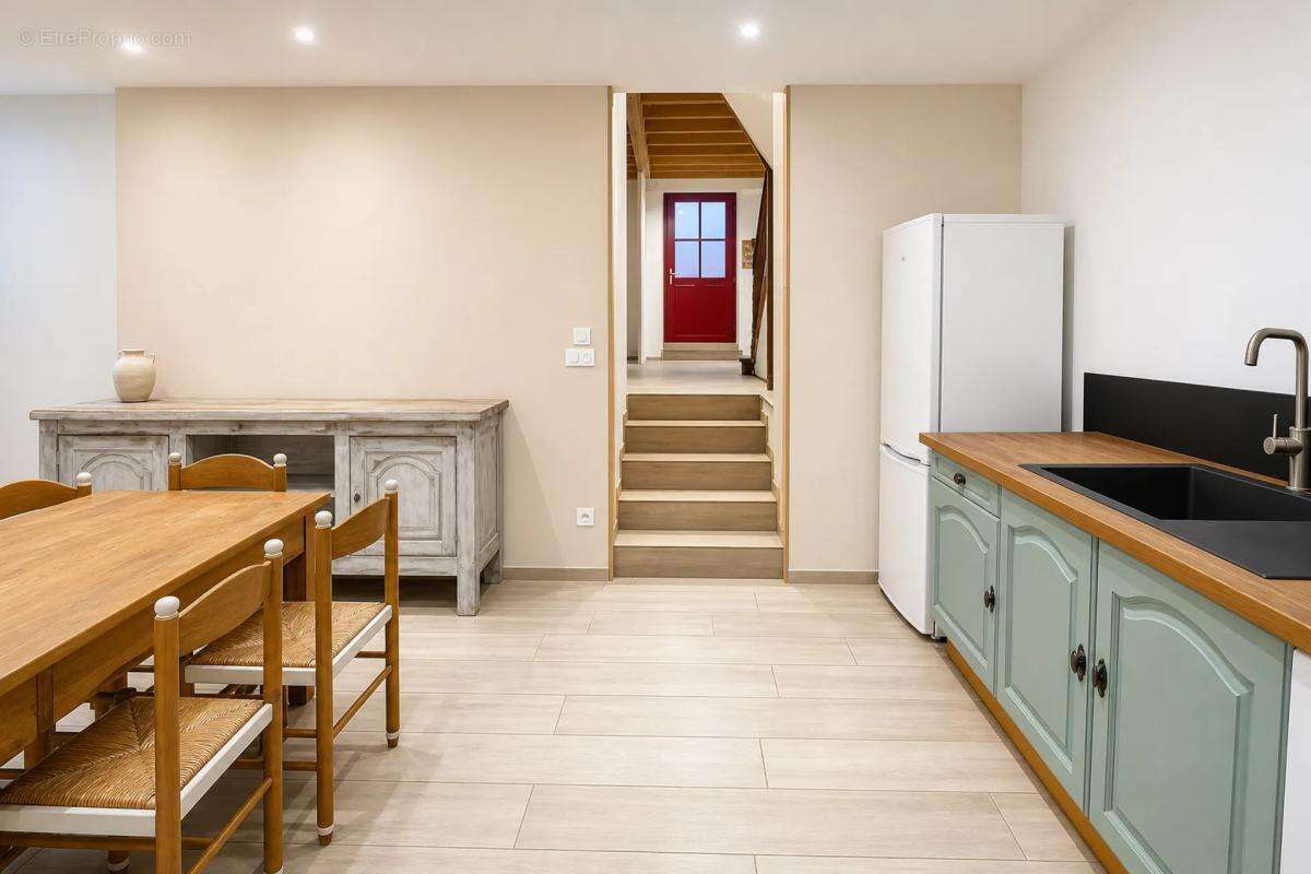 Maison 6 pièces 113 m² à Roquefort, charme ancien - photo 5
