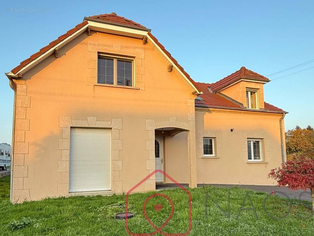 Maison à LA NEUVILLE-A-MAIRE