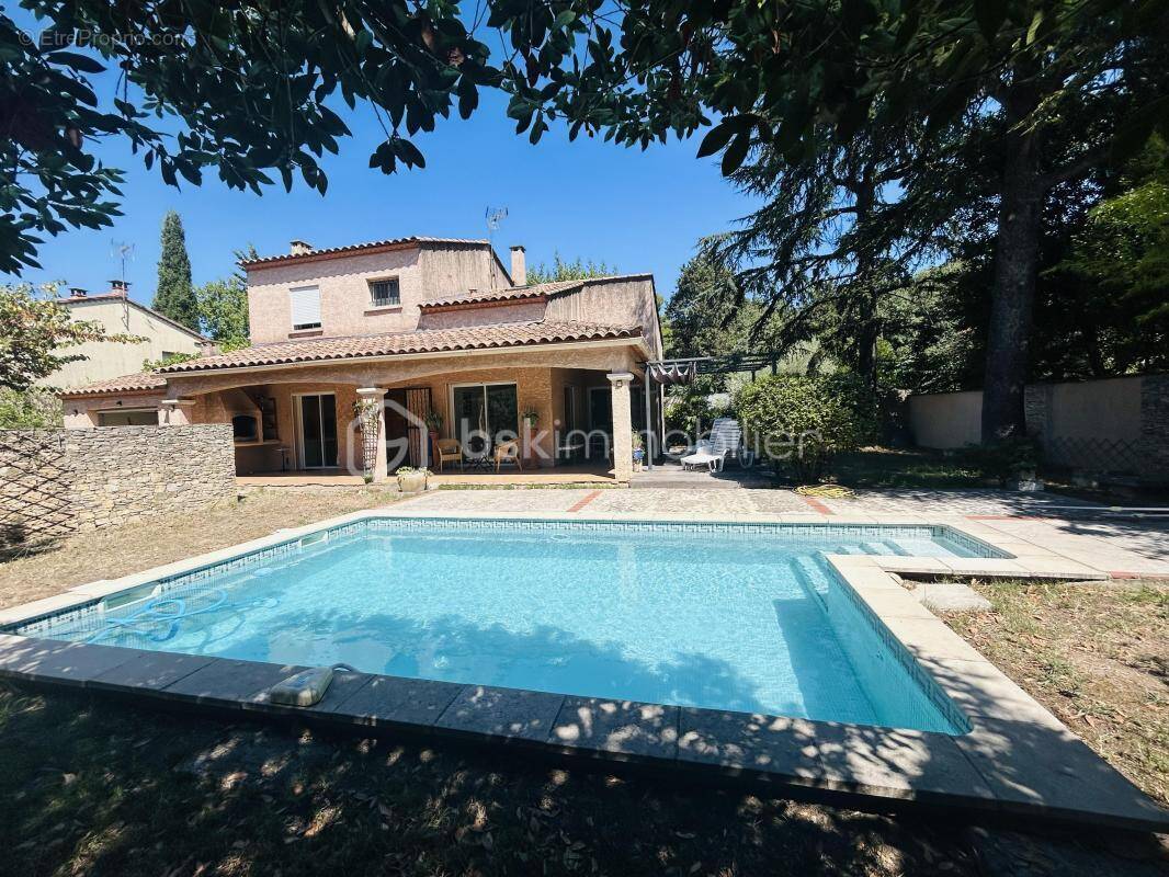 Villa avec piscine de 141 m² de surface utile sur terrain de 702 m² + garage et abris - photo 21