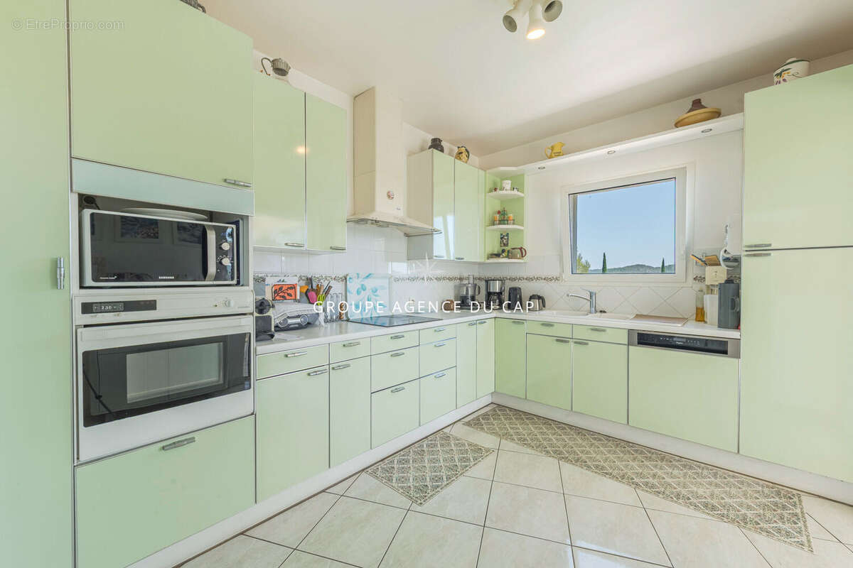 Coeur des golfs Villa 6 pièces avec vue dégagée, piscine et garage - photo 11