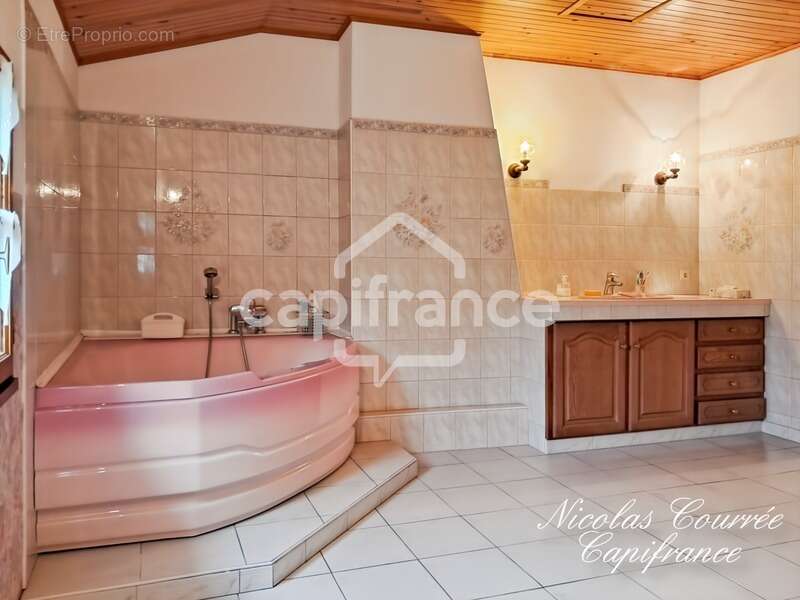 Maison à vendre dans le secteur mellois, idéale en résidence principale ou maison de campagne, pour les amateurs de calme, d’esp - photo 11