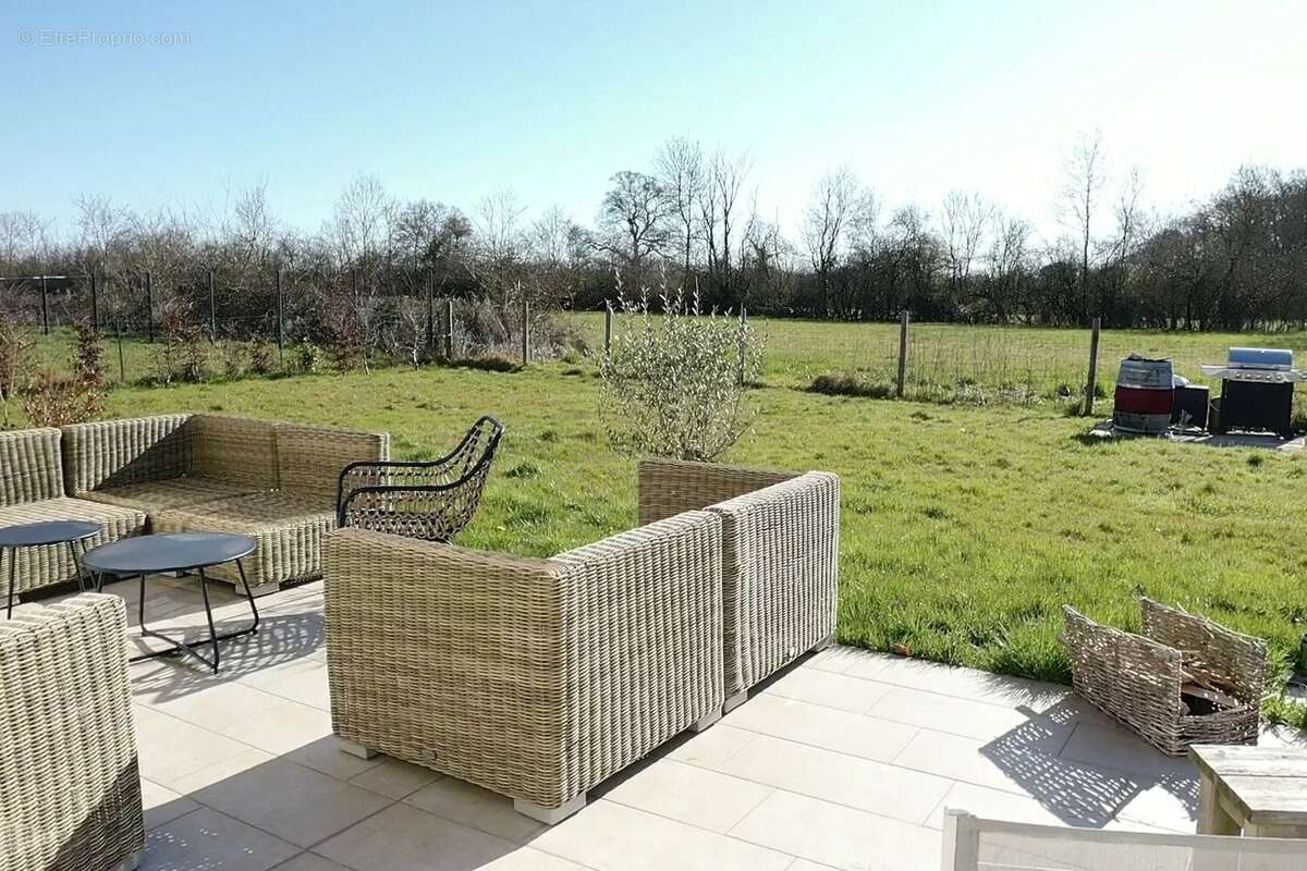 Maison à SAINT-PIERRE-SUR-DIVES