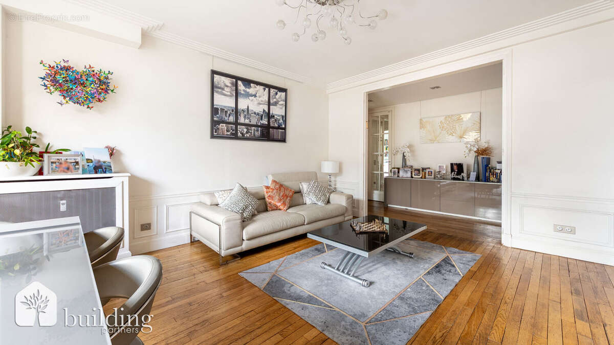 Appartement à PARIS-16E