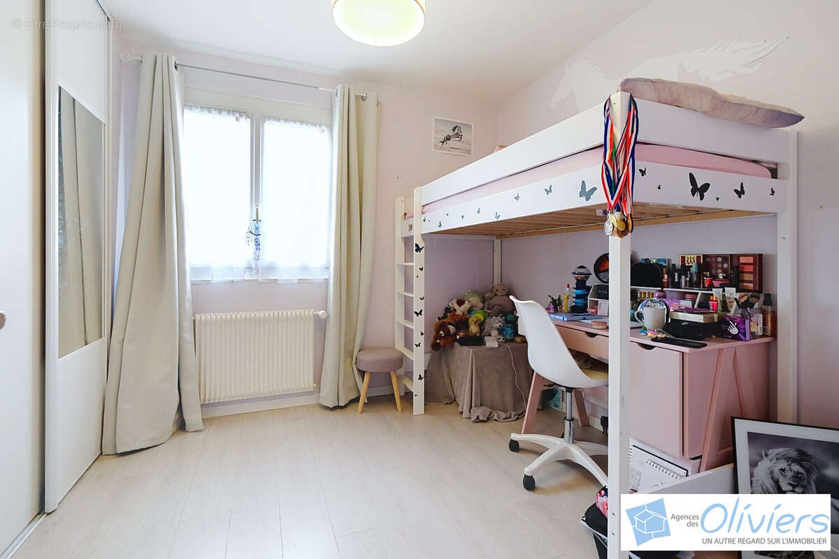 Maison à VOISINS-LE-BRETONNEUX