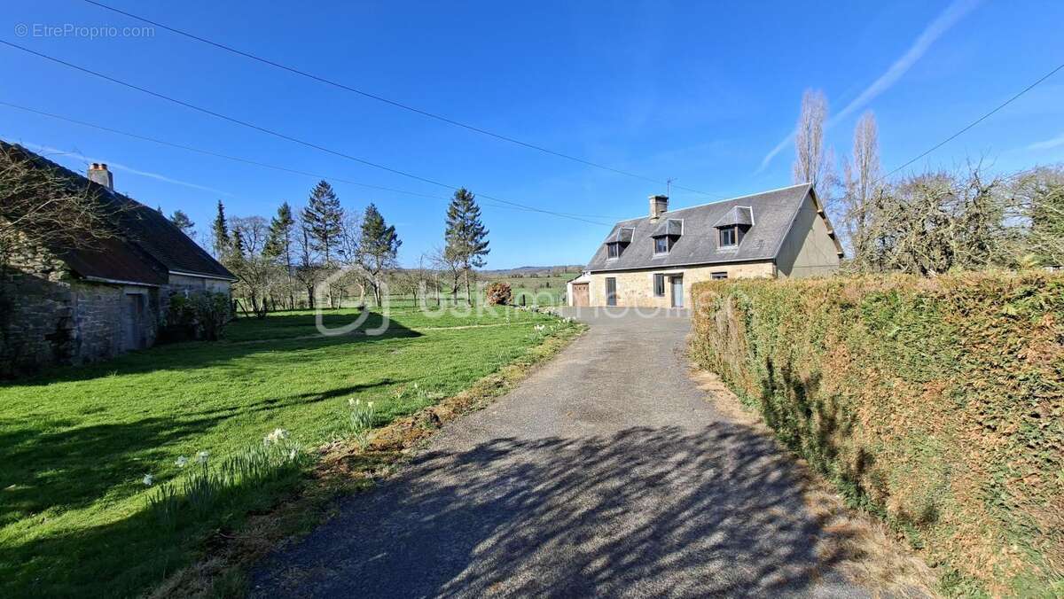 Maison à MESNIL-CLINCHAMPS