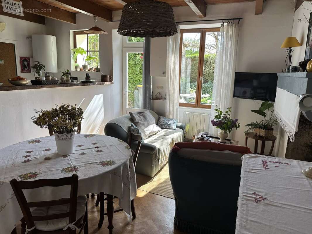 Maison à SOMMIERES-DU-CLAIN