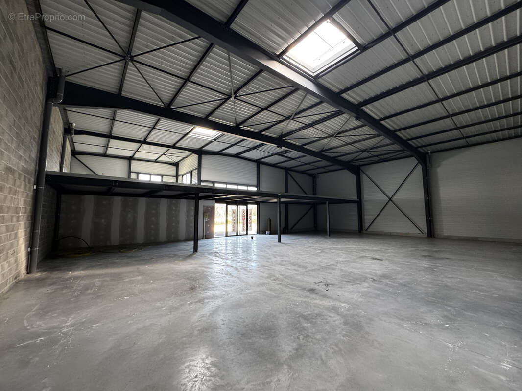 Commerce à DAVEZIEUX