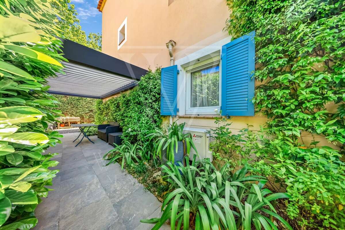 Appartement à MOUGINS