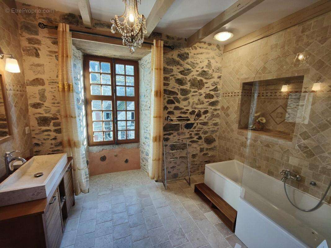 Maison à PREVINQUIERES