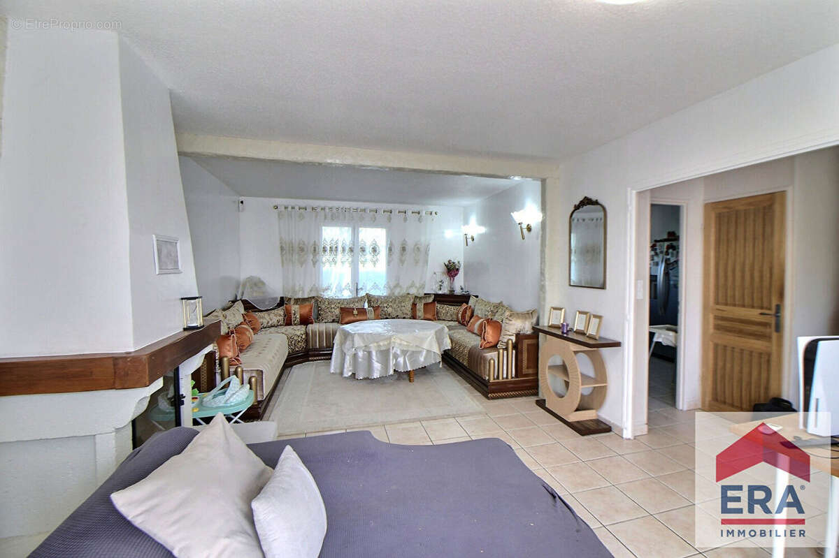 Maison à SAINT-PAUL-TROIS-CHATEAUX