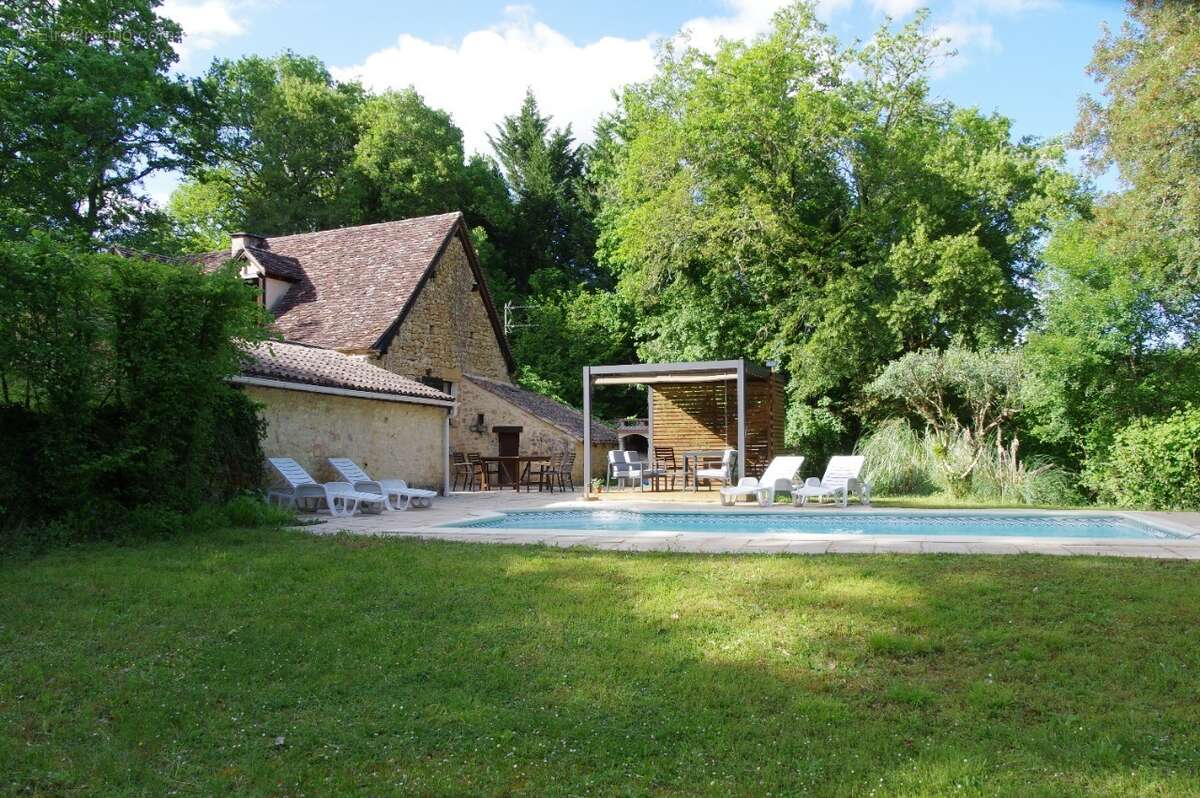 Maison à MAUZAC-ET-GRAND-CASTANG