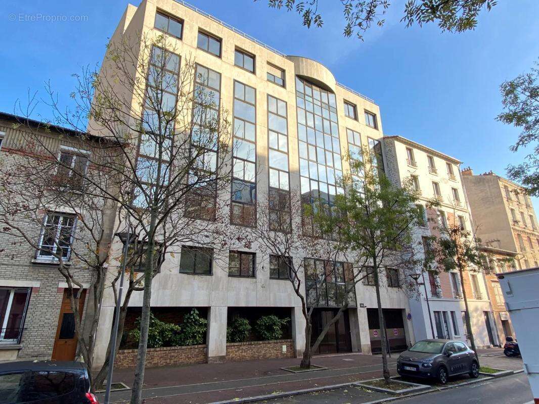 Bureaux à vendre loués à Issy-les-Moulineaux dans un quartier animé, proche du tramway T2 et de la future ligne 15 du Grand Pari - photo 5