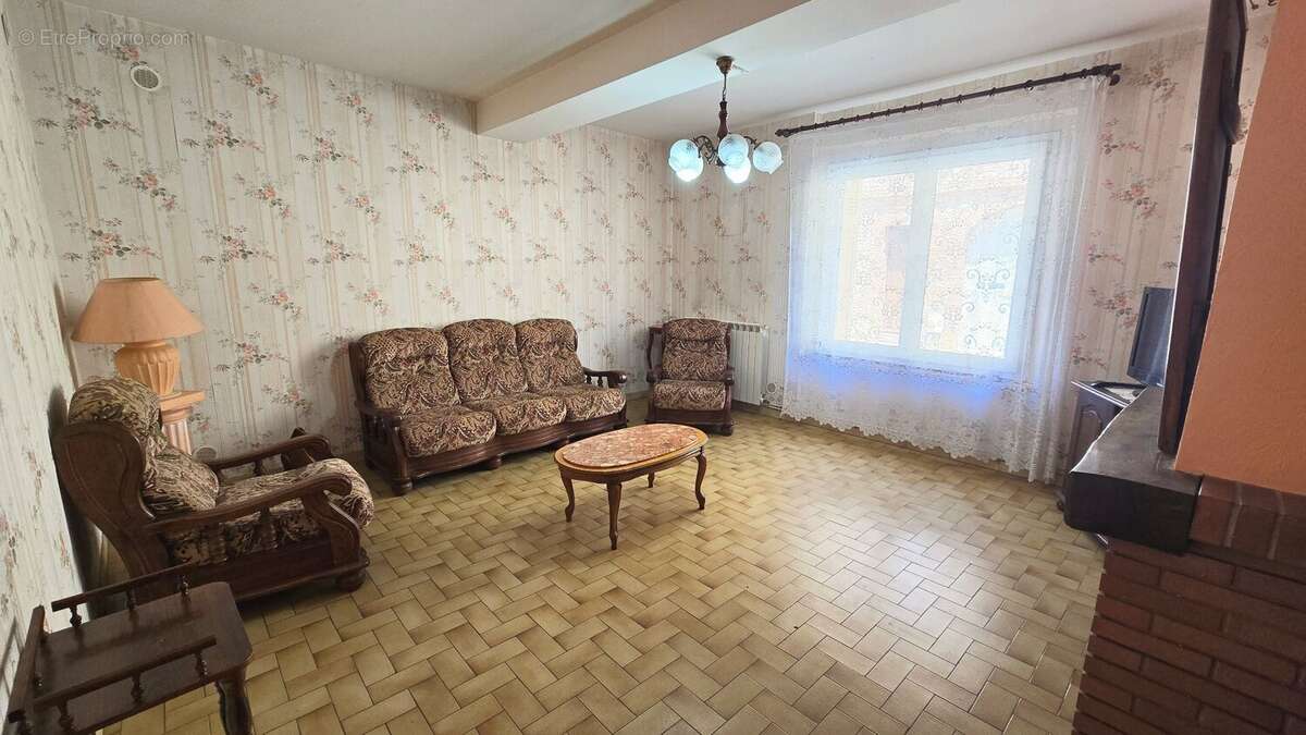 Maison de caractère avec jardin et grand garage - photo 3
