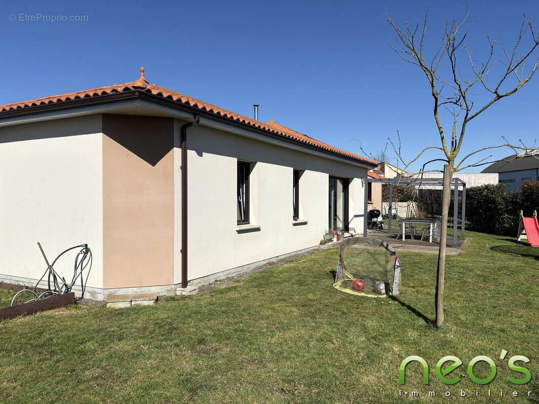Maison à SAINT-MACAIRE-EN-MAUGES