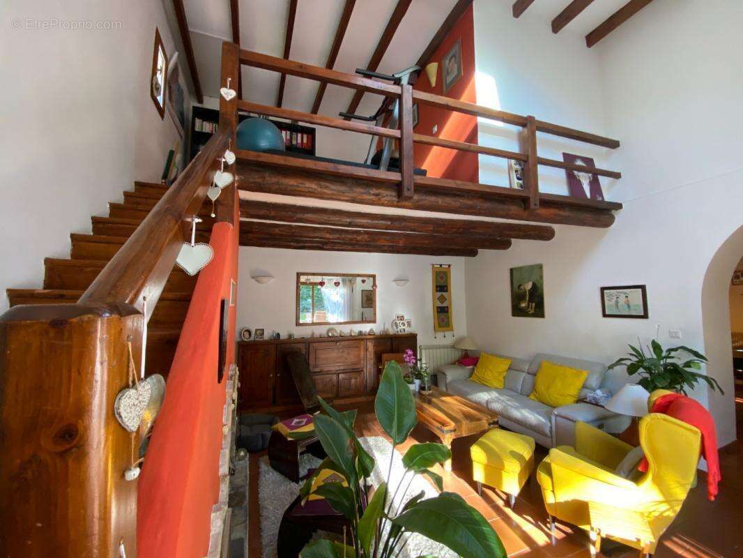 Maison à LE PUY-SAINTE-REPARADE