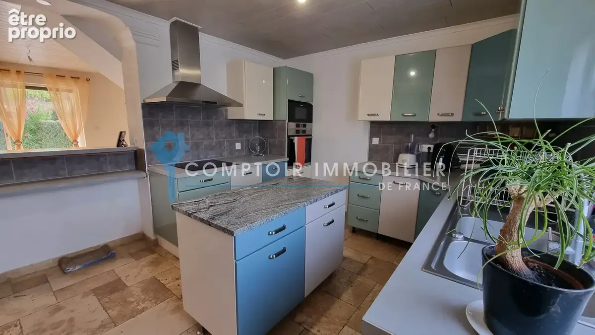 VAR (83) - À VENDRE - SALERNES - Villa atypique avec 5 chambres dans un superbe environnement - photo 11