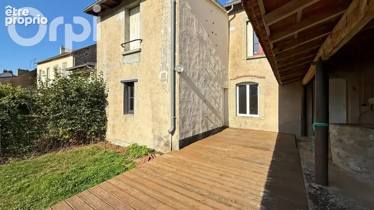 ST-SULPICE-LAURIÈRE – Charmante maison en pierres rénovée avec jardin et vue sur les monts d'Ambazac - photo 3