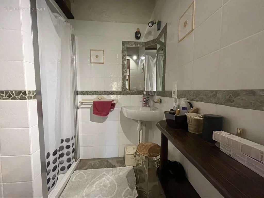 Maison à LE COLLET-DE-DEZE