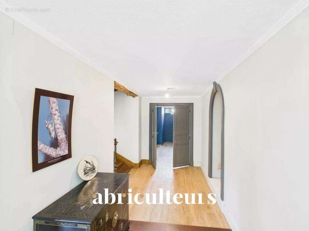 Maison à VILLENEUVE-LA-COMTESSE