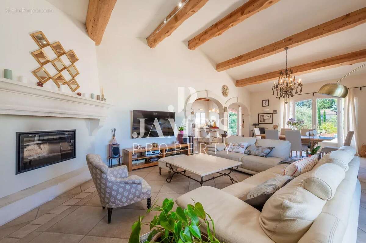 Maison à FONTVIEILLE