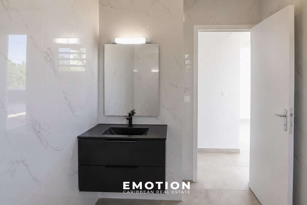 Villa contemporaine neuve T4   120 m2 habitables   Saint-François - photo 7