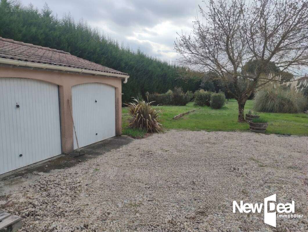 Maison à LAROQUE-TIMBAUT