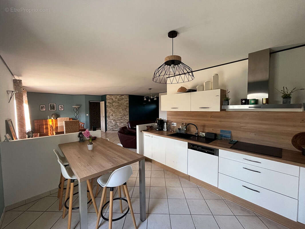 Maison à LA CHAPELLE-BASSE-MER