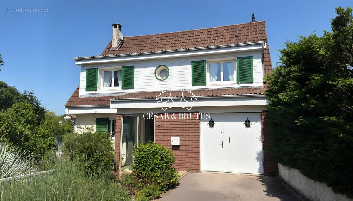 Maison à MEYZIEU