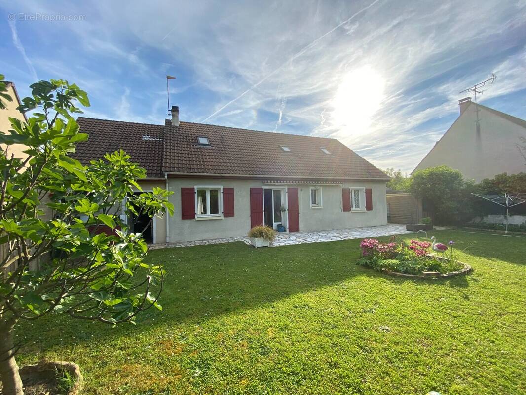 Maison à LE MEE-SUR-SEINE