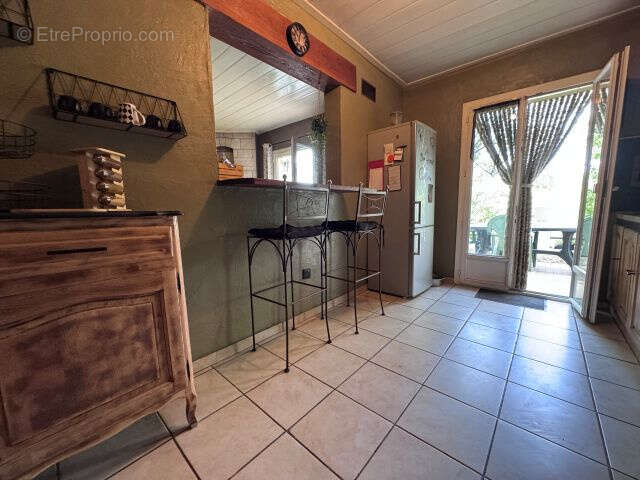 Appartement t5 en rez de villa avec terrasse et piscine a vendre sur mirabeau - photo 9