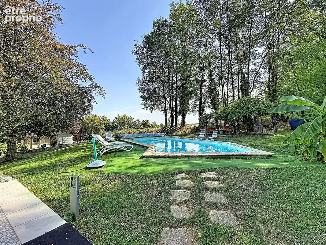 Charmante villa dans un écrin de verdure au calme , 3 chambre et un T2 indépendant, sous sol, piscine. - photo 4