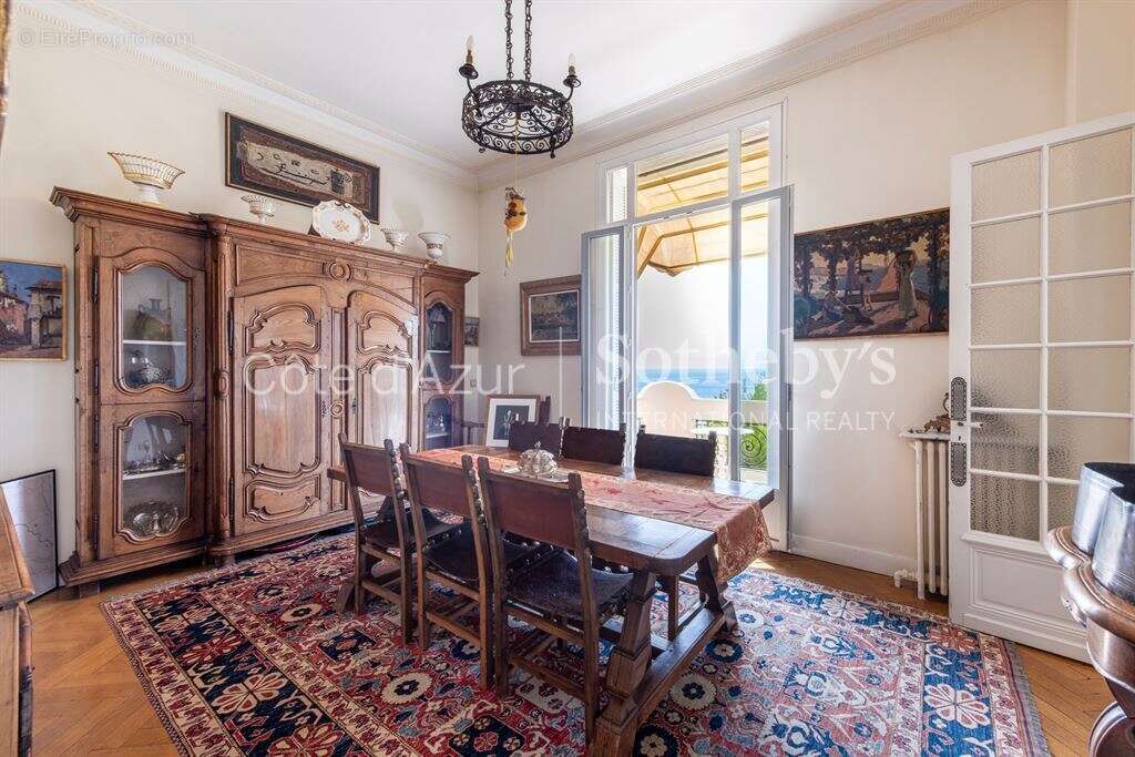 Cap de Nice, villa pieds dans l'eau de 229 m² avec accès direct à la mer et deux garages - photo 12