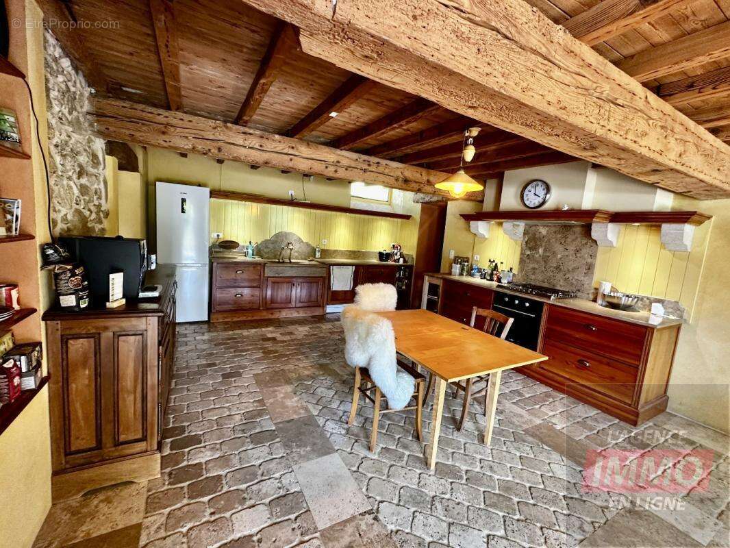 Maison 700 m² à Limoux  - photo 8