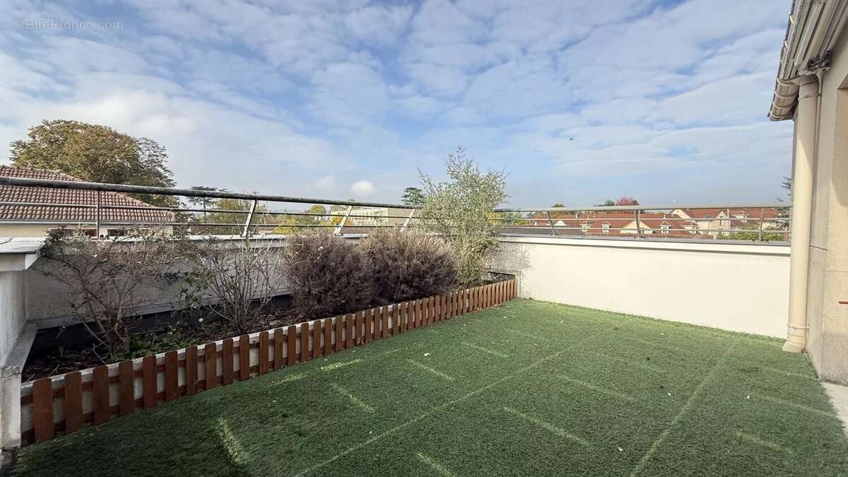 Appartement à EZANVILLE