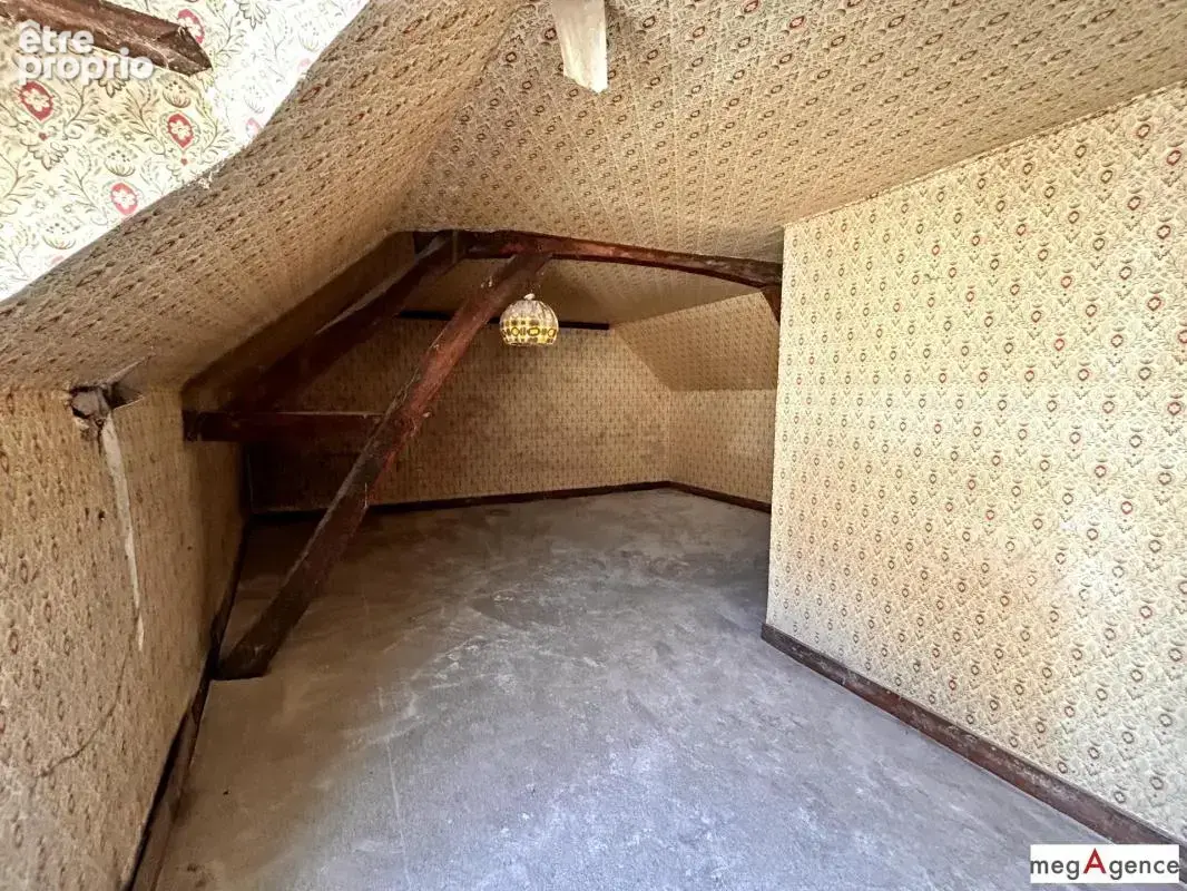 En centre ville 165.29 m², comprenant : logement d'habitation + ancien local commercial (avec boutique et vitrine) - photo 6