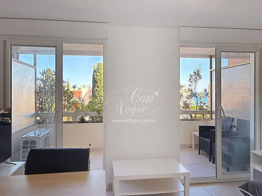 Studio rénové proche plage et centre à vendre à cavalaire sur mer - golfe de saint tropez - photo 2