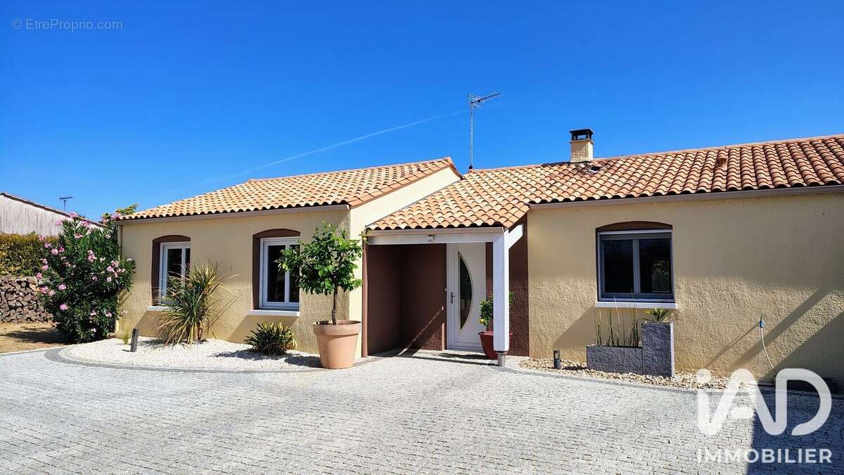 Maison 154 m² à Fontenay-Le-Comte  - photo 3