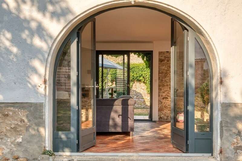 EXCLUSIVITE - Dpt Yvelines (78), à vendre à AUTOUILLET, Maison de caractère 5 pièces - photo 4