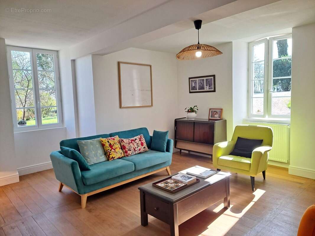 Maison à VIC-FEZENSAC