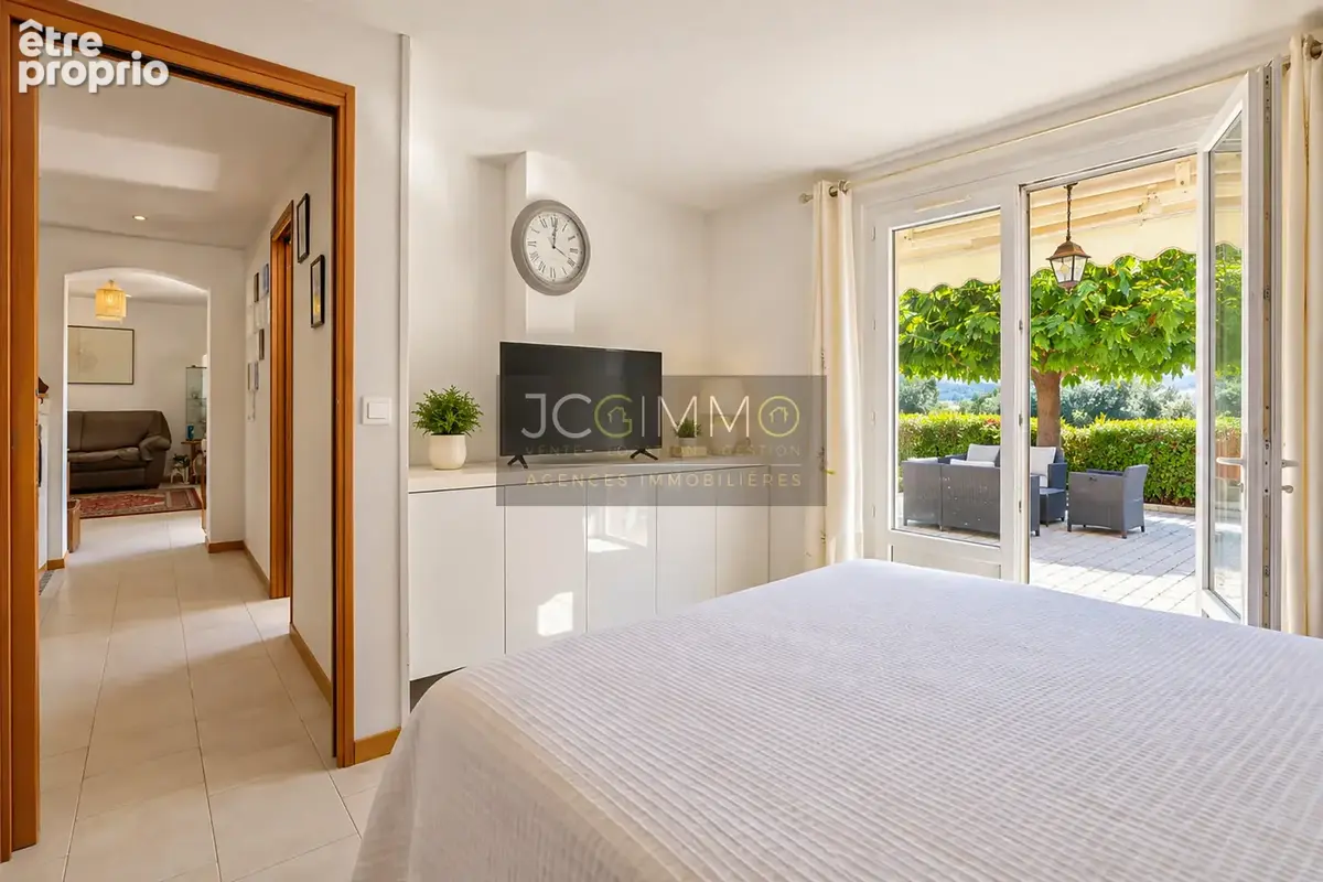 BAS DE VILLA 89 m2 avec vue dominante et 470 m2 de terrain privatif - photo 12