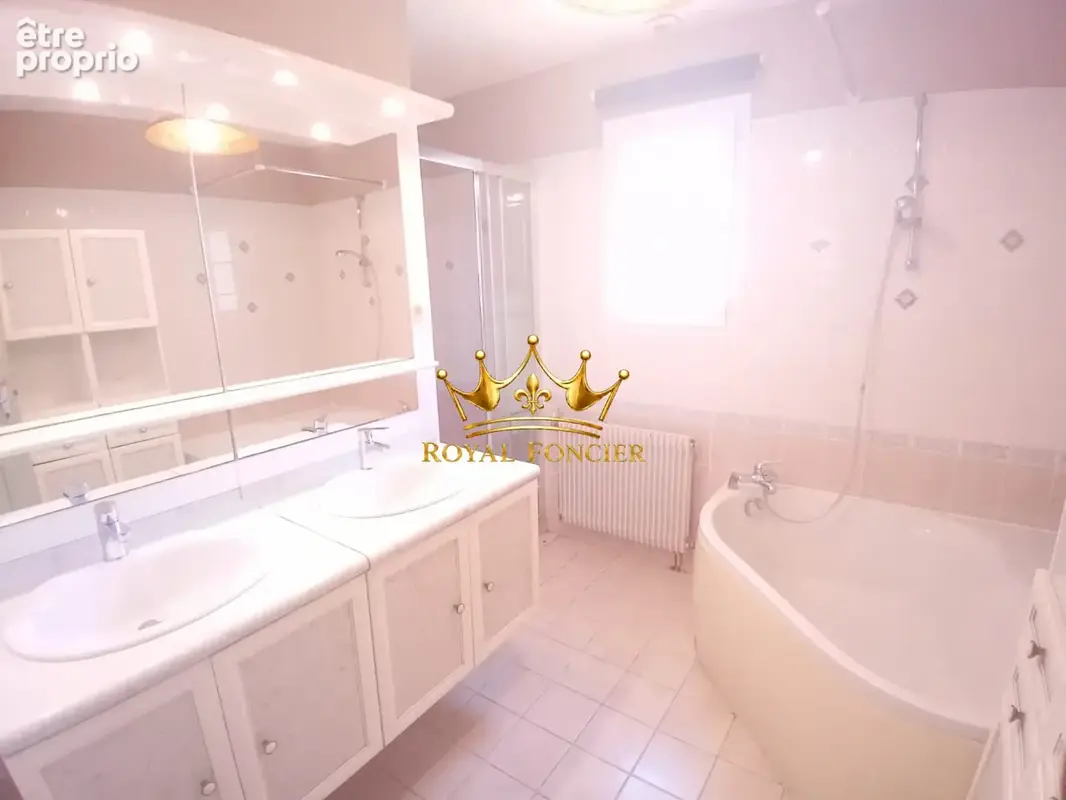 Maison 95 m² à Dange-Saint-Romain  - photo 8