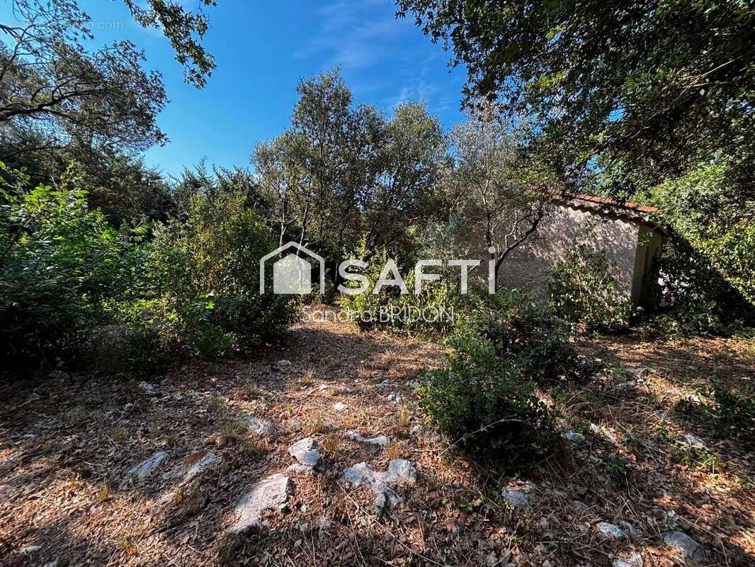 Terrain 890 m² à Nans-Les-Pins  - photo 5
